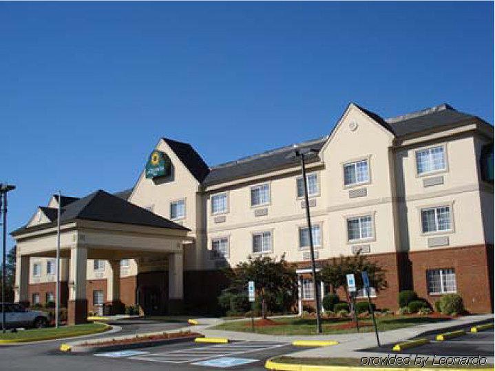La Quinta Inn By Wyndham Richmond South Chester Exterior photo